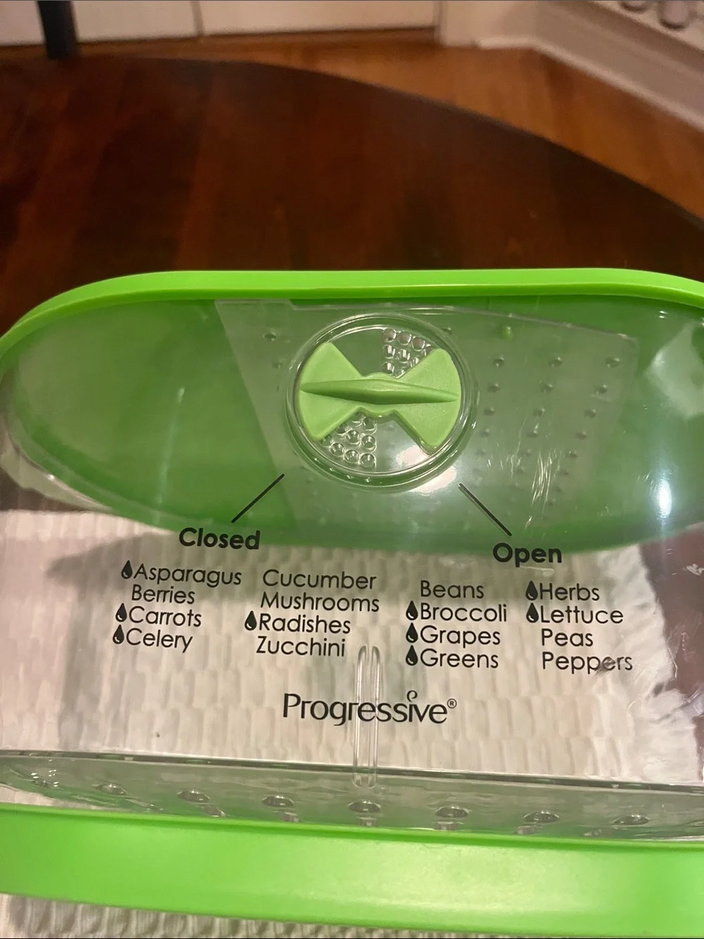 Green Produce Storage Container with Adjustable vent